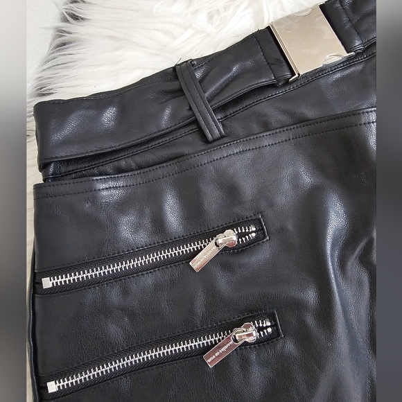 Maniere De Voir Black Leather Mini Skirt with Buckle and Chain - Picture 11 of 17